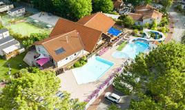 Vue aérienne piscine du Domaine de Soulac